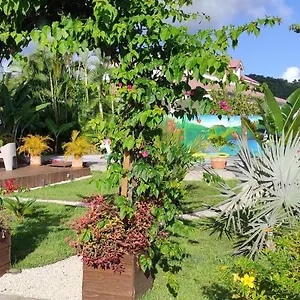  Vakantiehuis Un Coin De Paradis, Piscine Privative, Vue Saintes